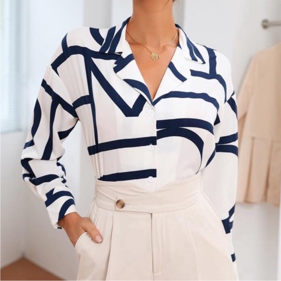 Navy and White Striped Women's Top Size XL - Picture 4 of 10